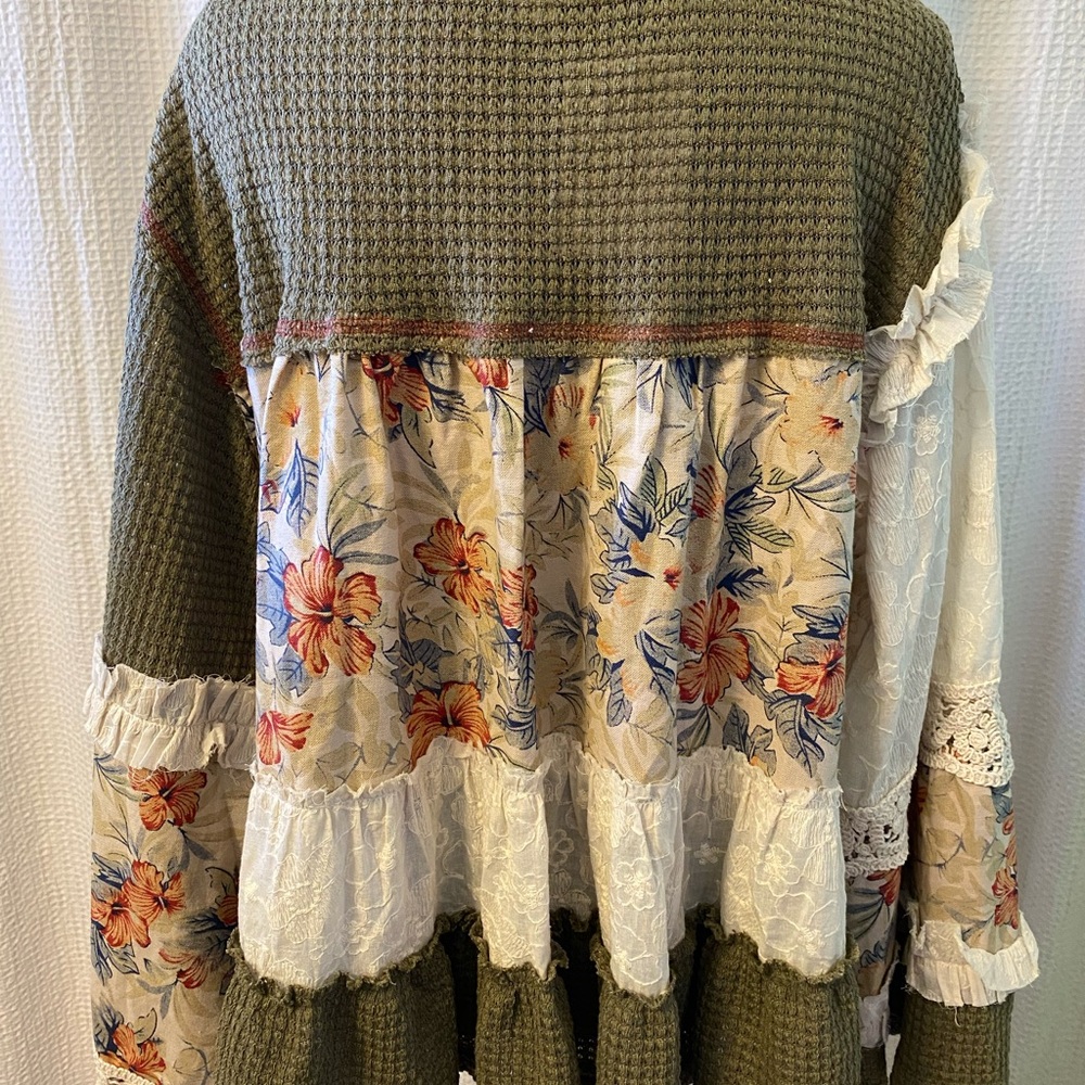 POL Floral Patchwork V-Neck Blouse - Cream and Brown - Picture 10 of 10